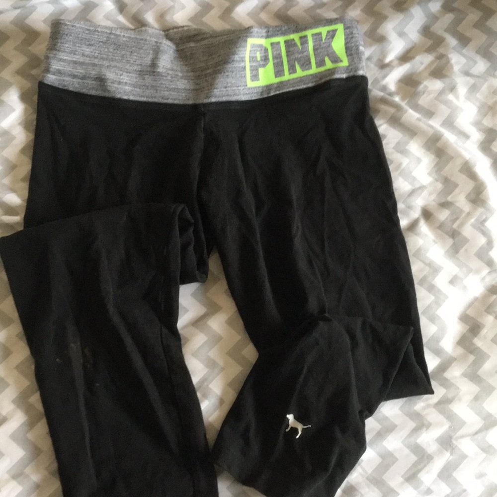 Black yoga capris